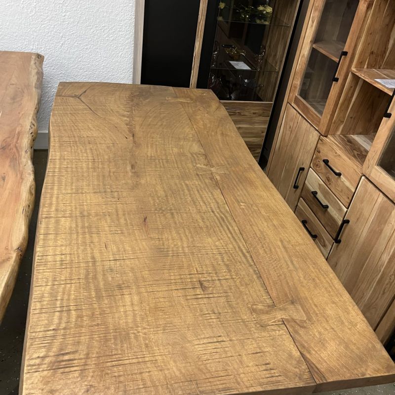Esstisch aus Mango Holz Massiv mit Baumkante 180x90x78 cm geölt.